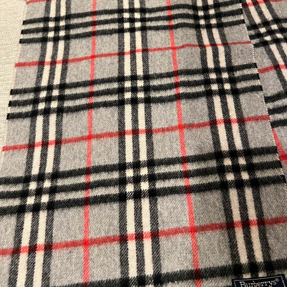 Authentic Burberrys nova check scarf - Picture 5 of 6
